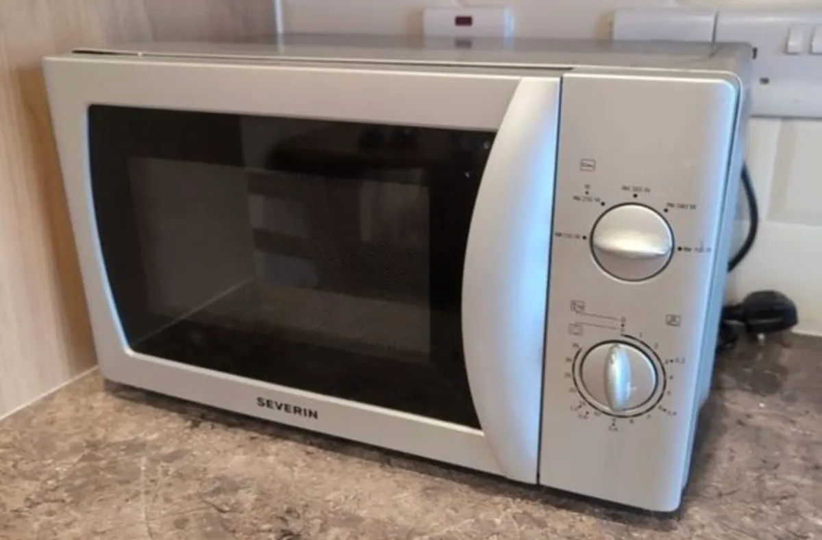 Severin Microwave 1050W As New