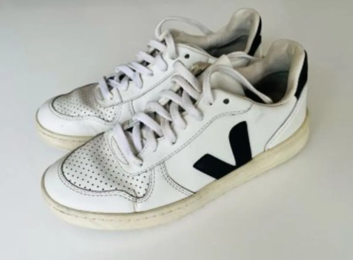 Veja Womens Shoe UK Size 5 - Image 1