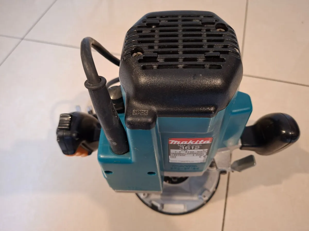 Makita 3612 Plunge Router 240v - Image 2