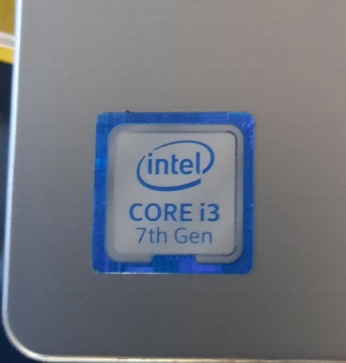 Lenovo Ideapad Netbook 320s - Image 3