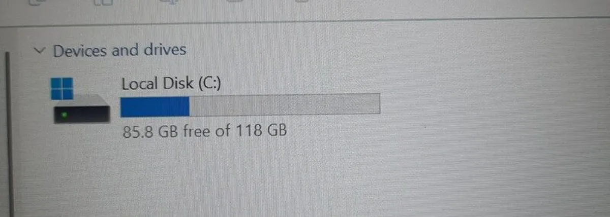 Lenovo Ideapad Netbook 320s - Image 4