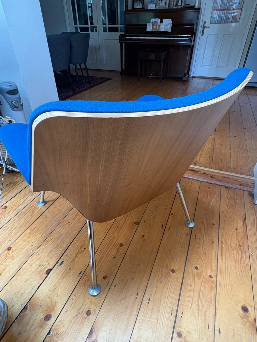 Two blue Herman Millar swoop chairs - Image 3