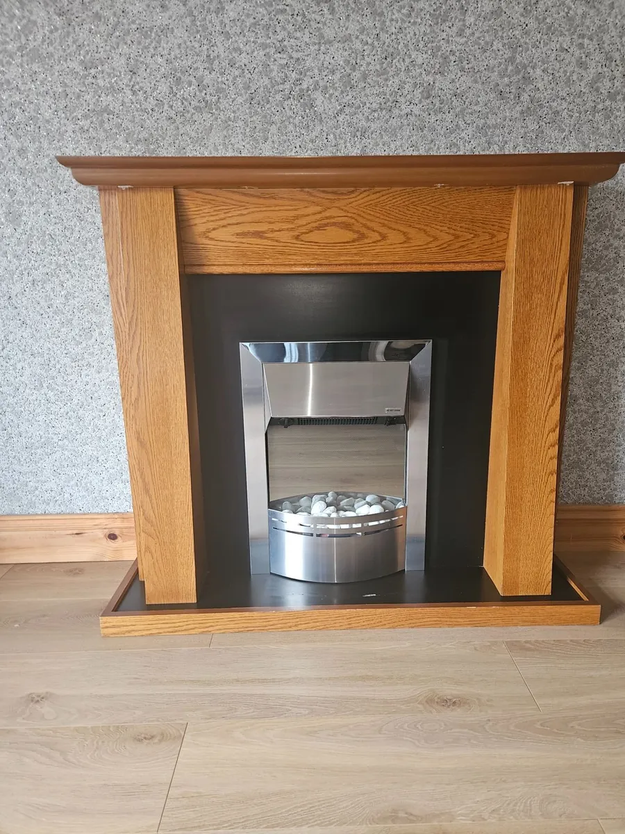 Free stanfing fireplace and electric fire - Image 1