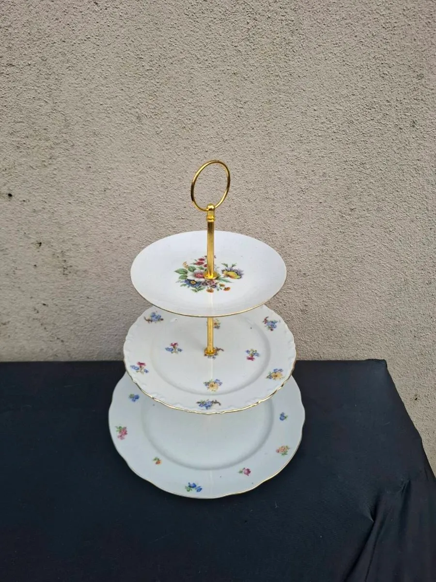 China floral cake stand postage possible