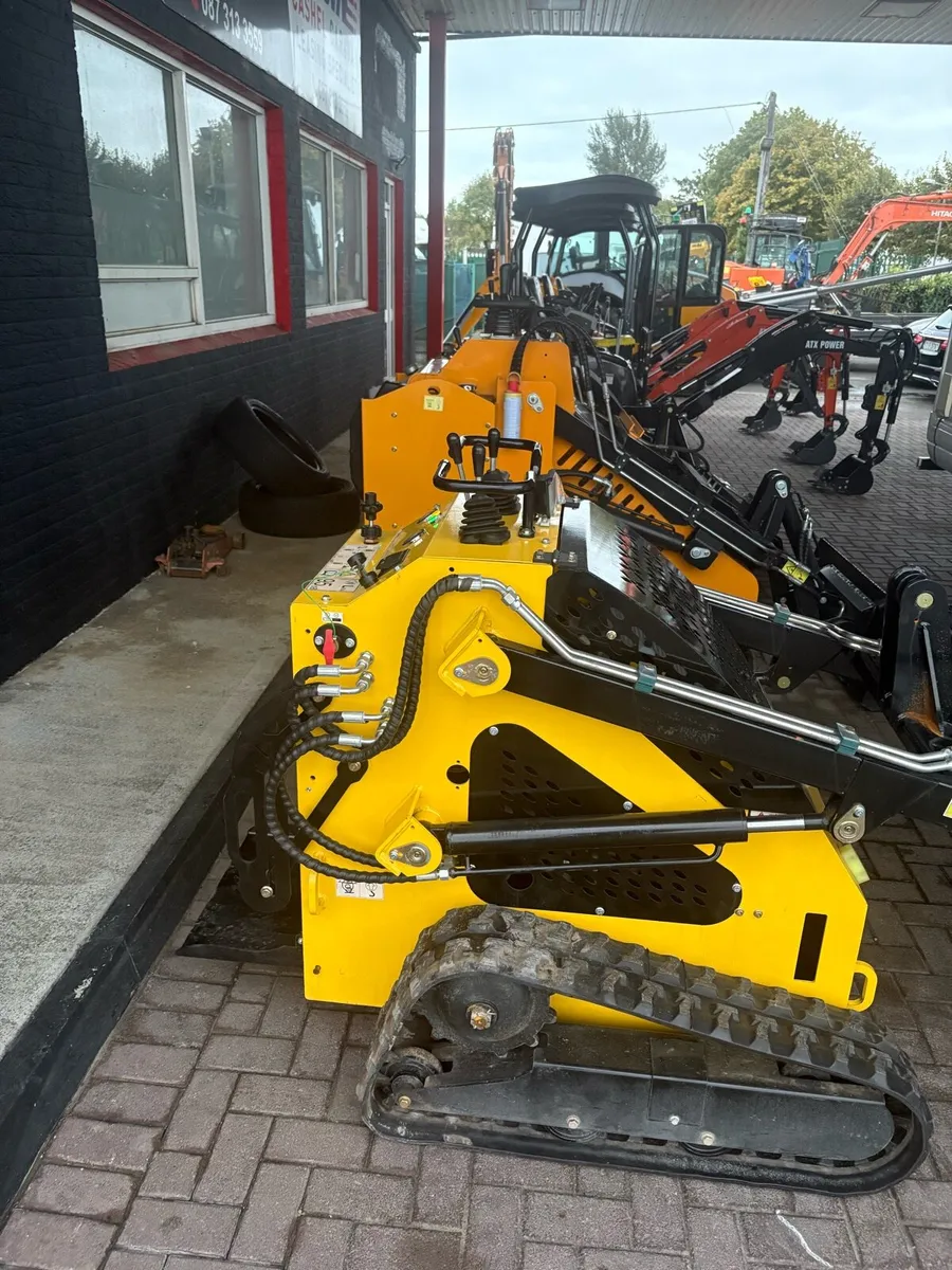 26 Delano Pedestrianised Skidsteer - Image 3