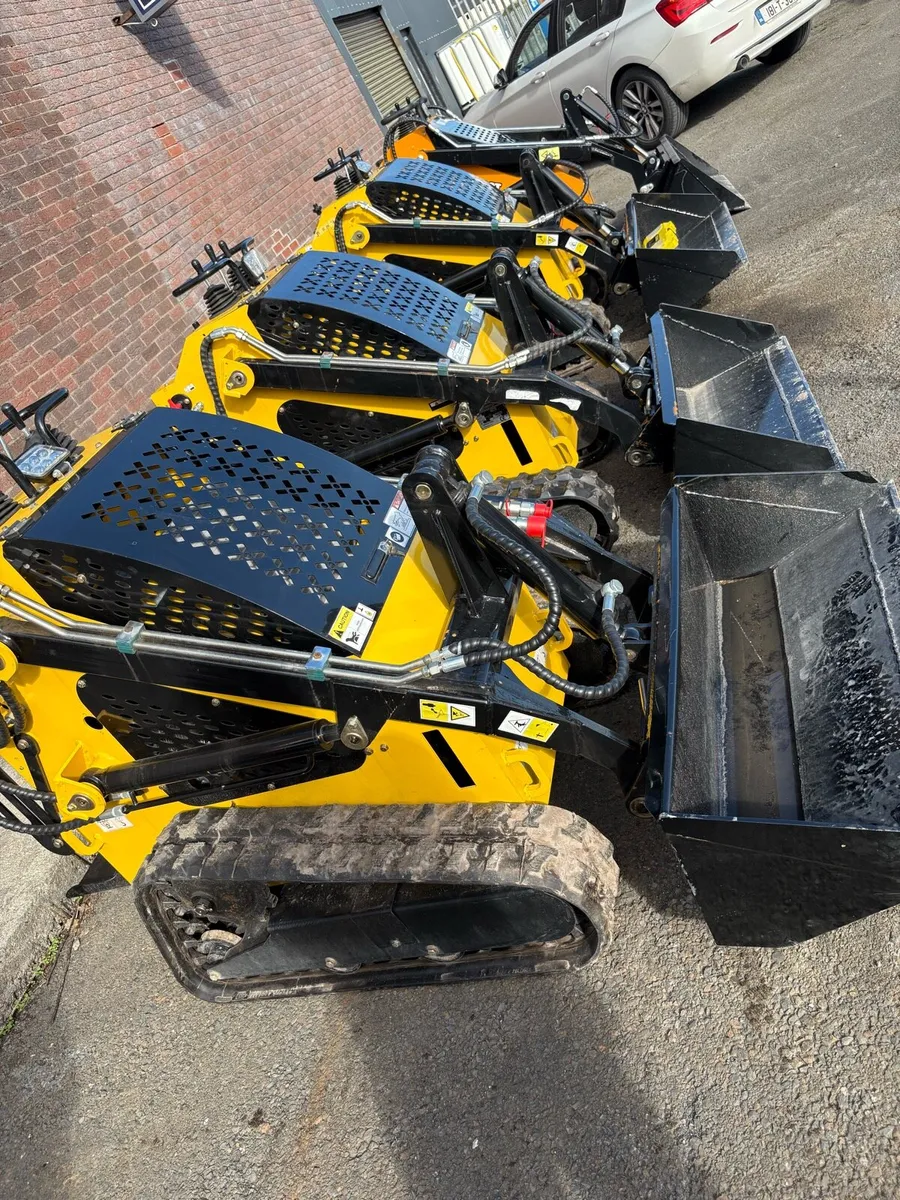 26 Delano Pedestrianised Skidsteer - Image 4