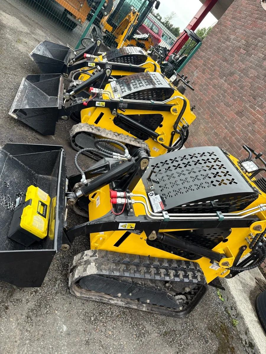 26 Delano Pedestrianised Skidsteer - Image 1