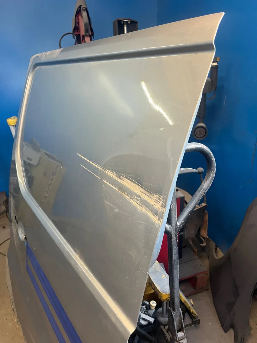 261 nissan primestar  door - Image 2