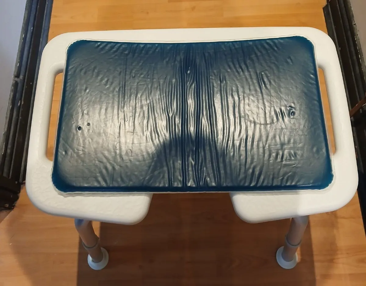 Shower stool and gel seat - Image 2