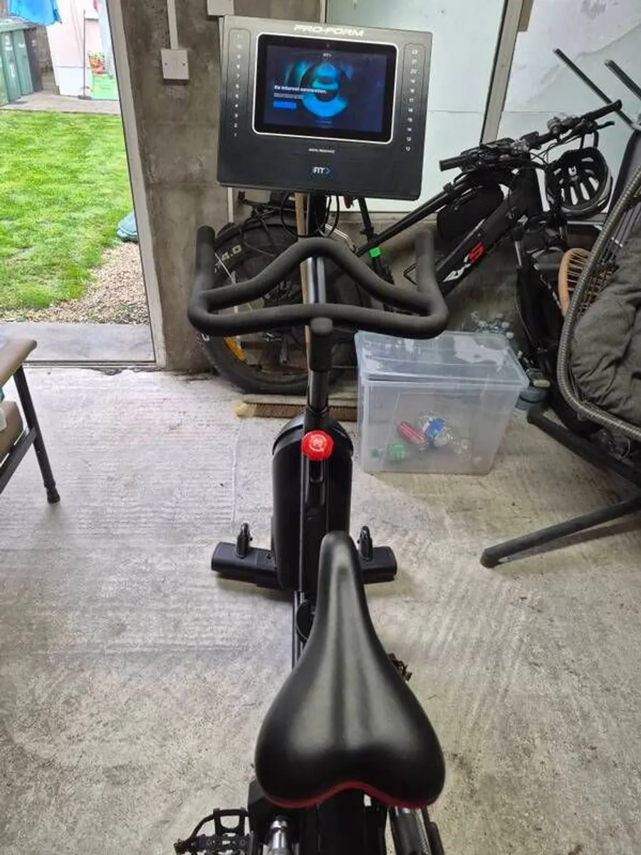 Proform Smart power 10.0 exercise bike - Image 3