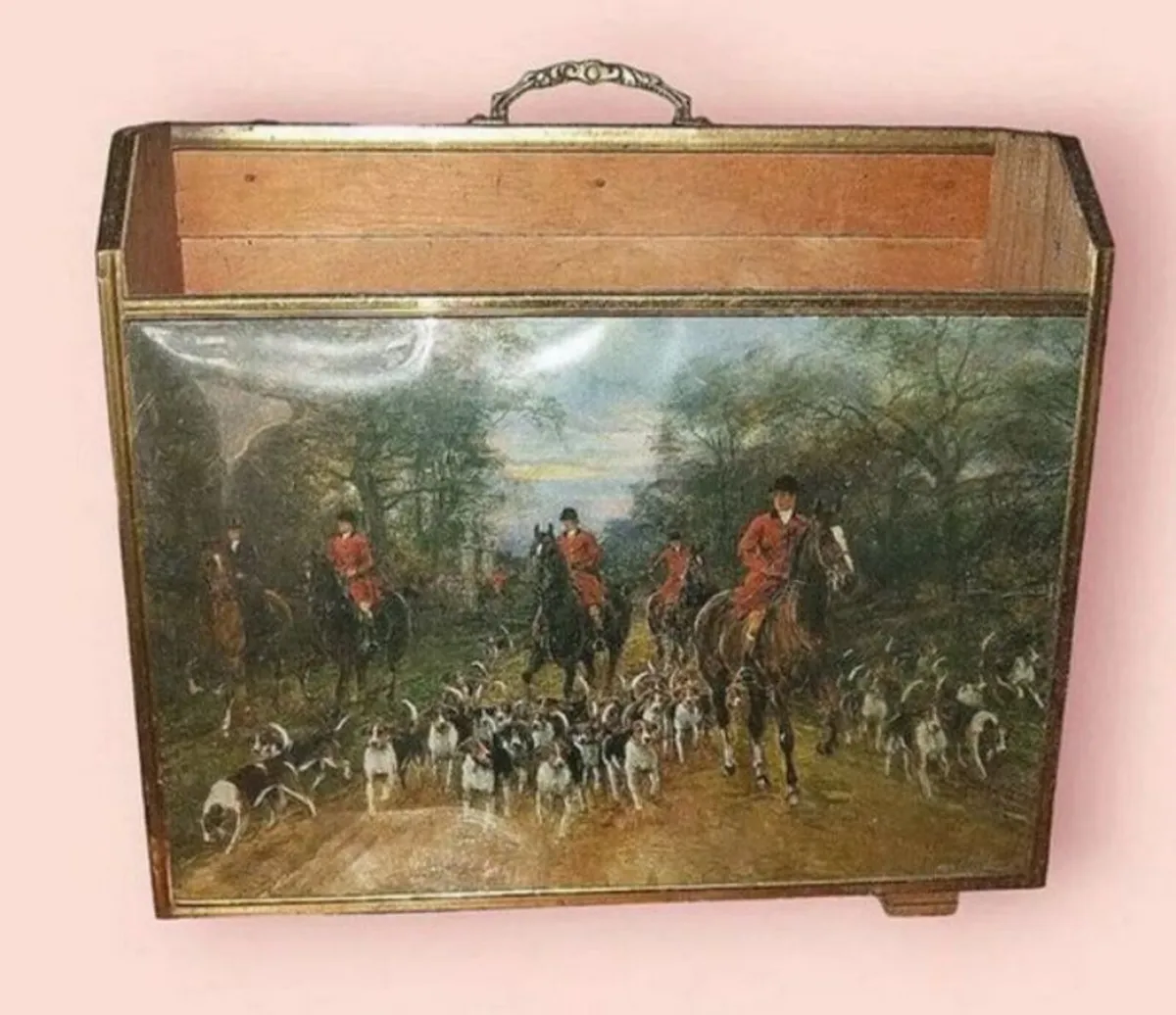 Vintage 'Hunting Scene' Magazine Rack - Image 4