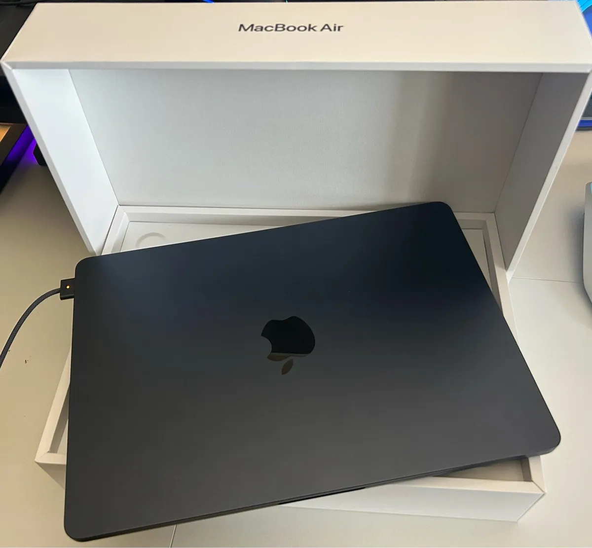 MacBook Air - Image 1