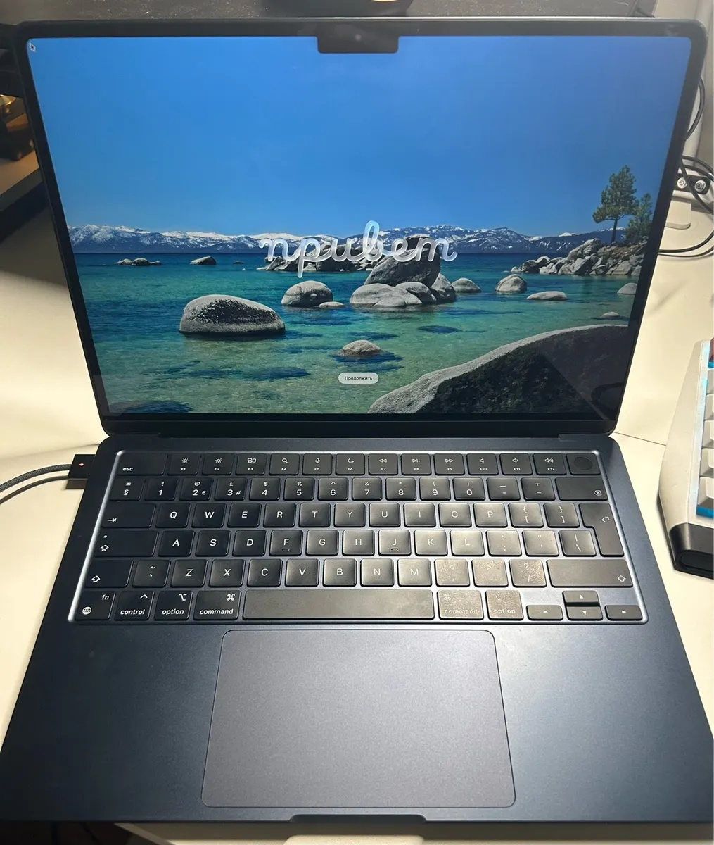 MacBook Air - Image 2