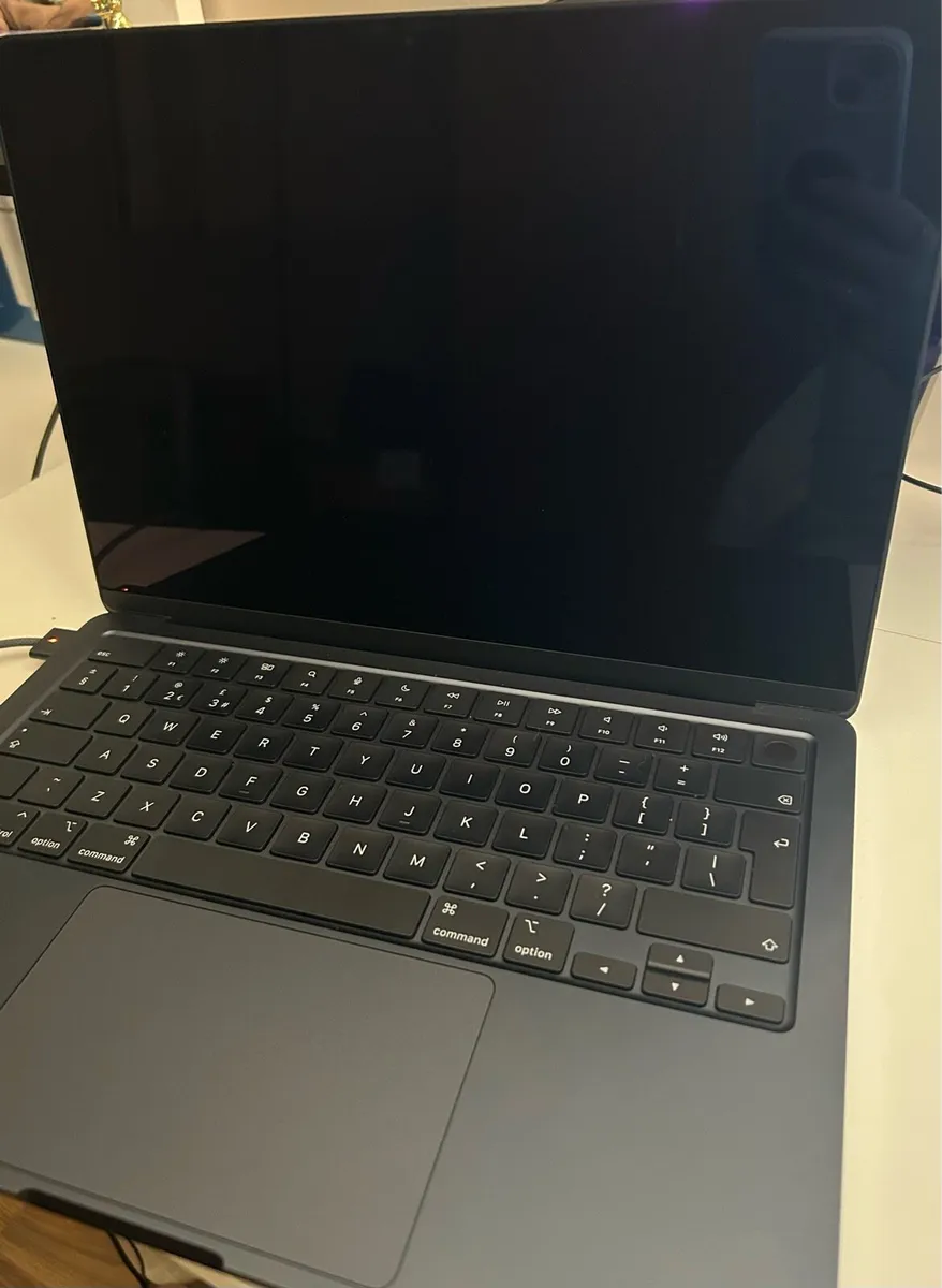 MacBook Air - Image 4
