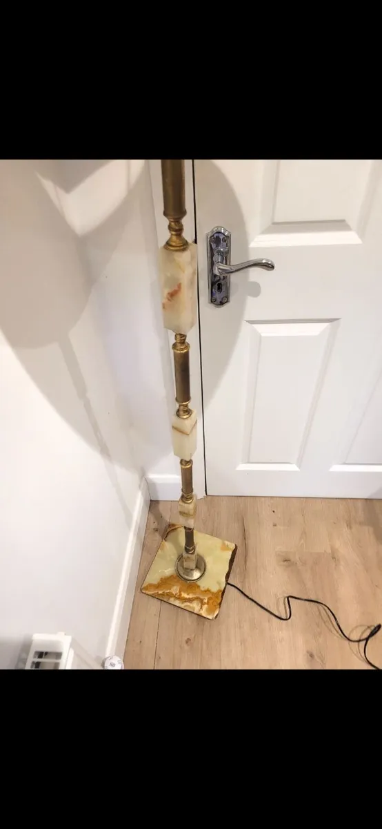Marble and brass floor lamp - Image 2
