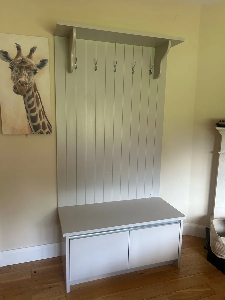 Hallway coat bench