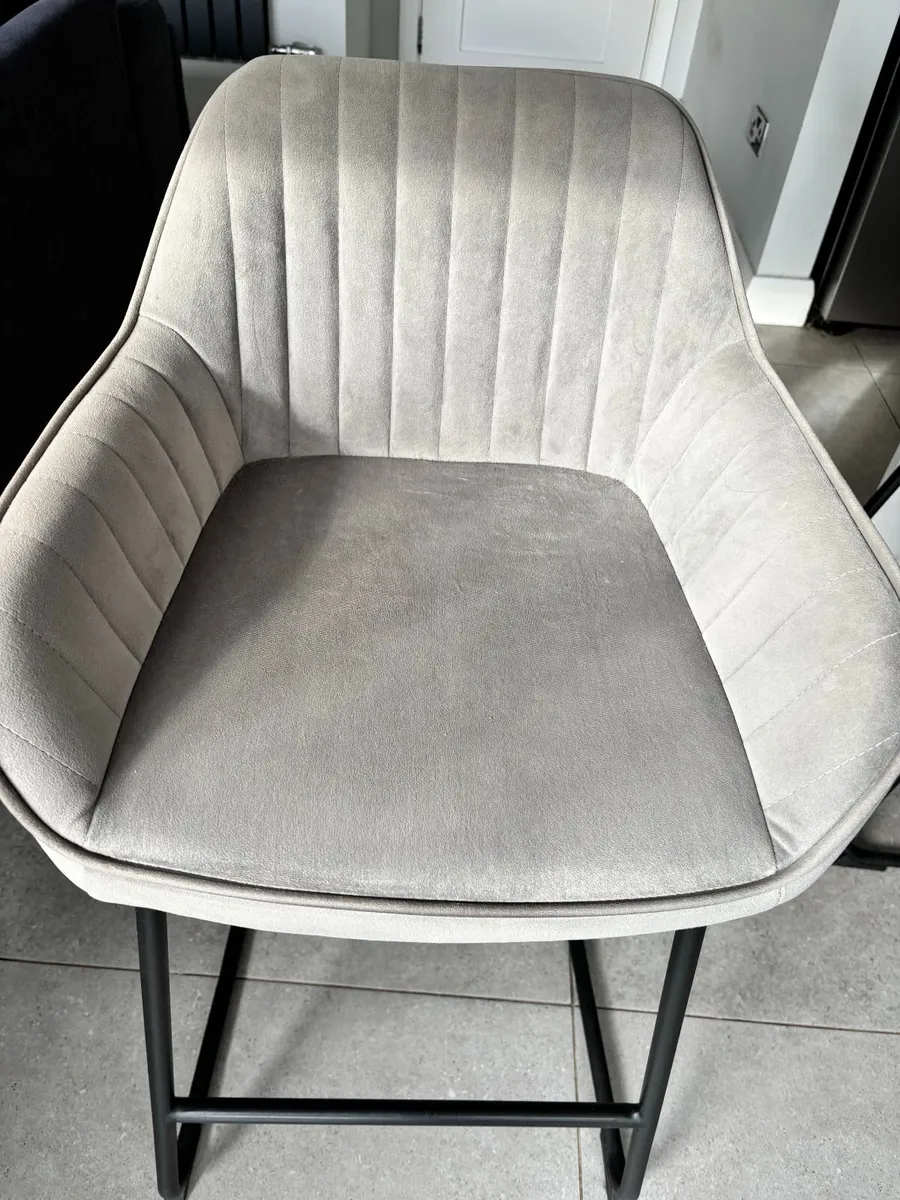 Kitchen counter stools - Image 3