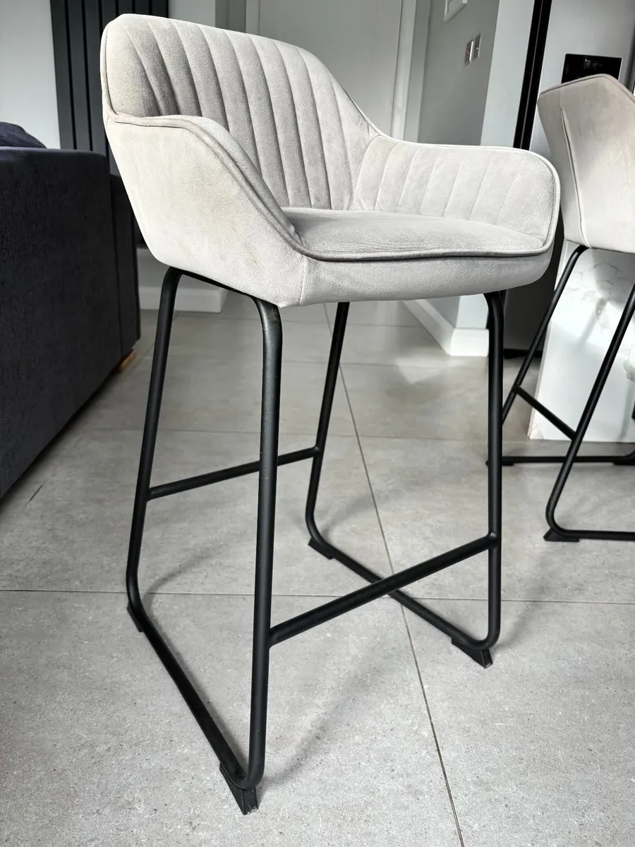 Kitchen counter stools - Image 1