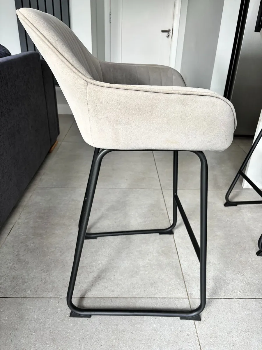 Kitchen counter stools - Image 4