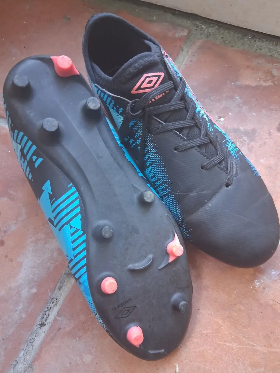 Kids Umbro Junior football boots - Image 2