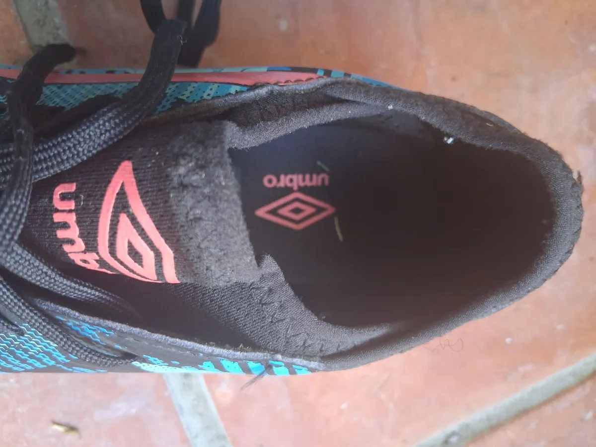 Kids Umbro Junior football boots - Image 4