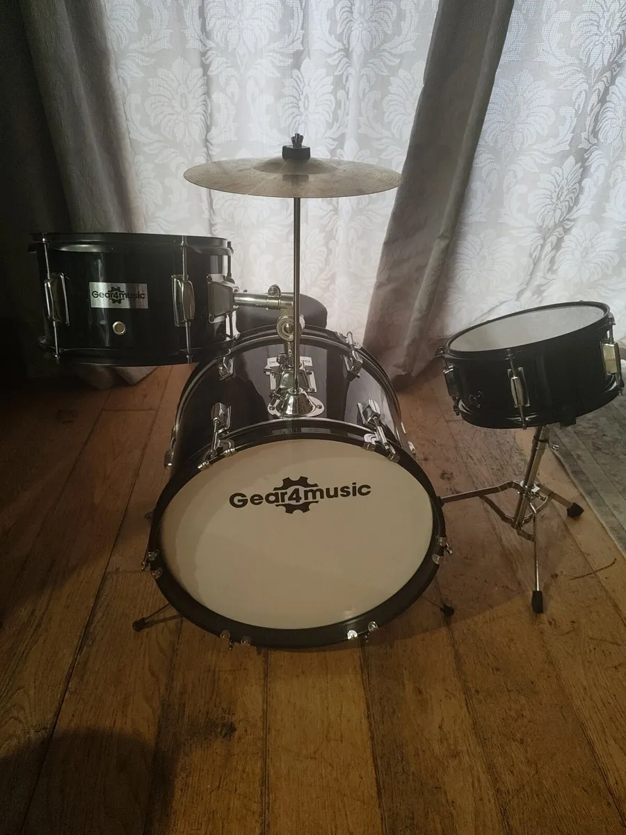 Kids drum set - Image 1