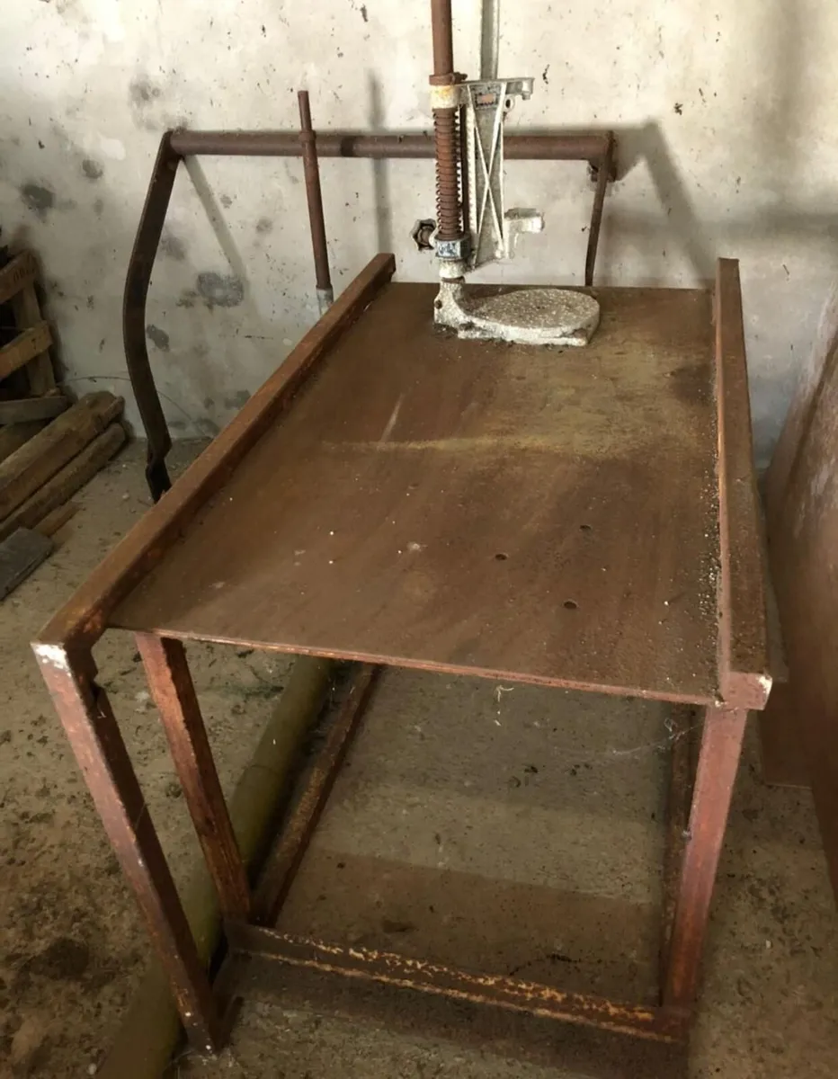 STEEL WORK BENCH - Image 1