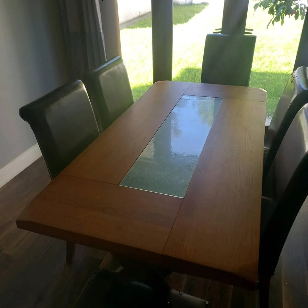 Dining room table - Image 1
