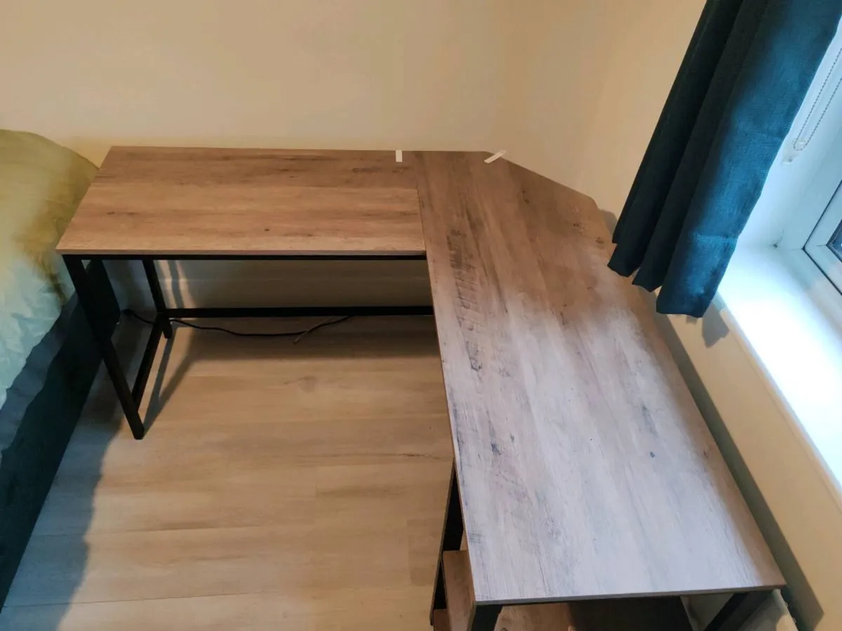 Desk - Image 4