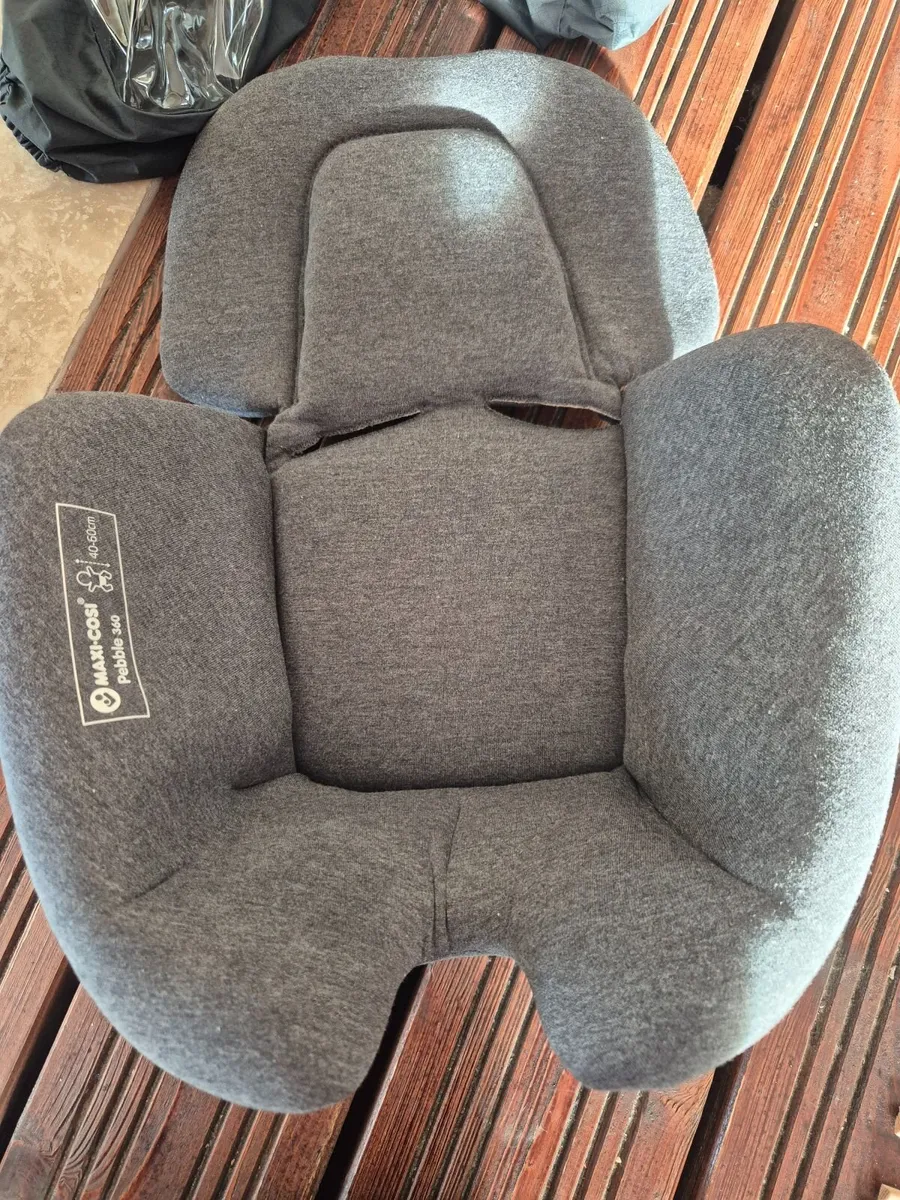Maxi cosi pebble with 360 base - Image 3