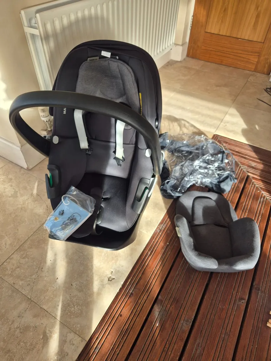 Maxi cosi pebble with 360 base - Image 4