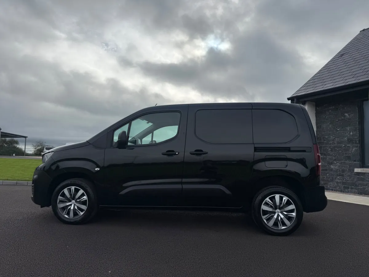 231 Peugeot Partner 100BHP Professional Prem + - Image 2