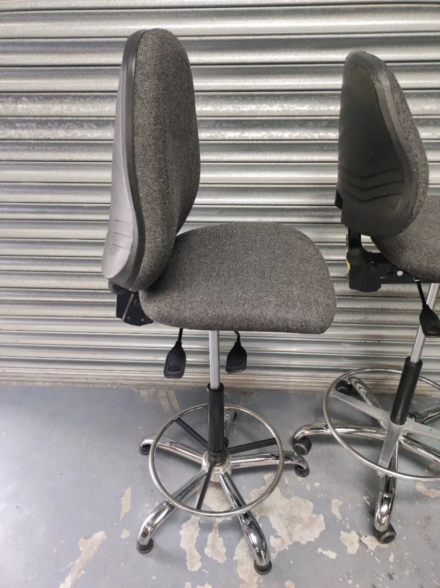 OMS Italy - Ergonomic High spec HIGH chairs - Image 4