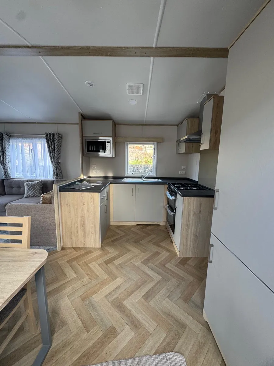2025 Carnaby Bayview – 38ft x 12ft – 3 Bedroom - Image 3