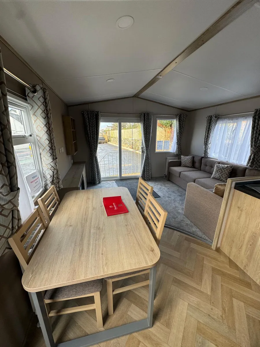 2025 Carnaby Bayview – 38ft x 12ft – 3 Bedroom - Image 4