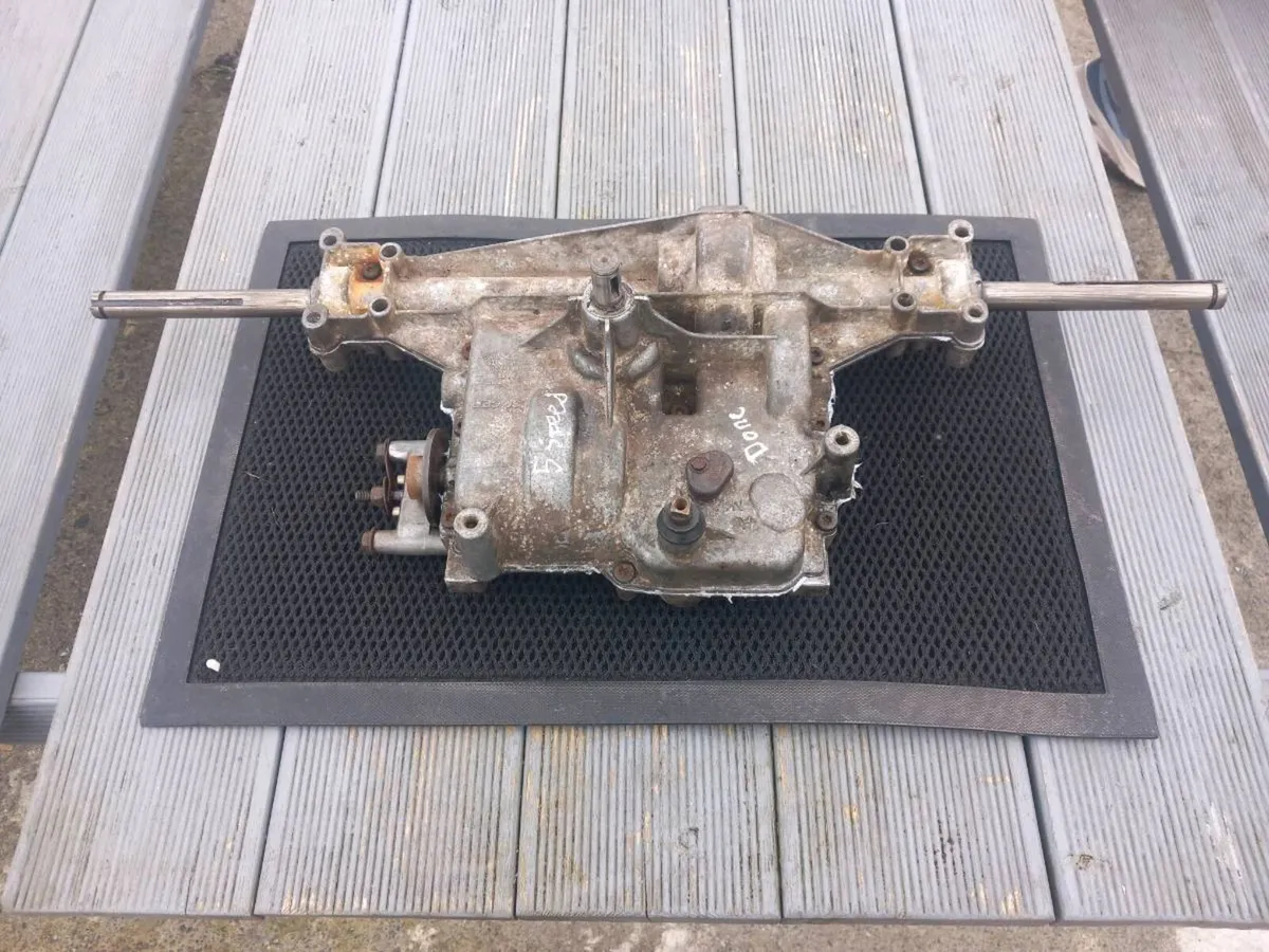 Spicer Dana manual gearbox for sale - Image 1