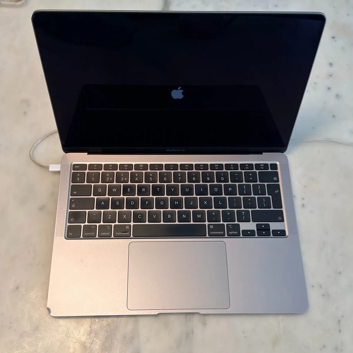 MacBook Air Retina, 13-inch, 2020 - Image 1