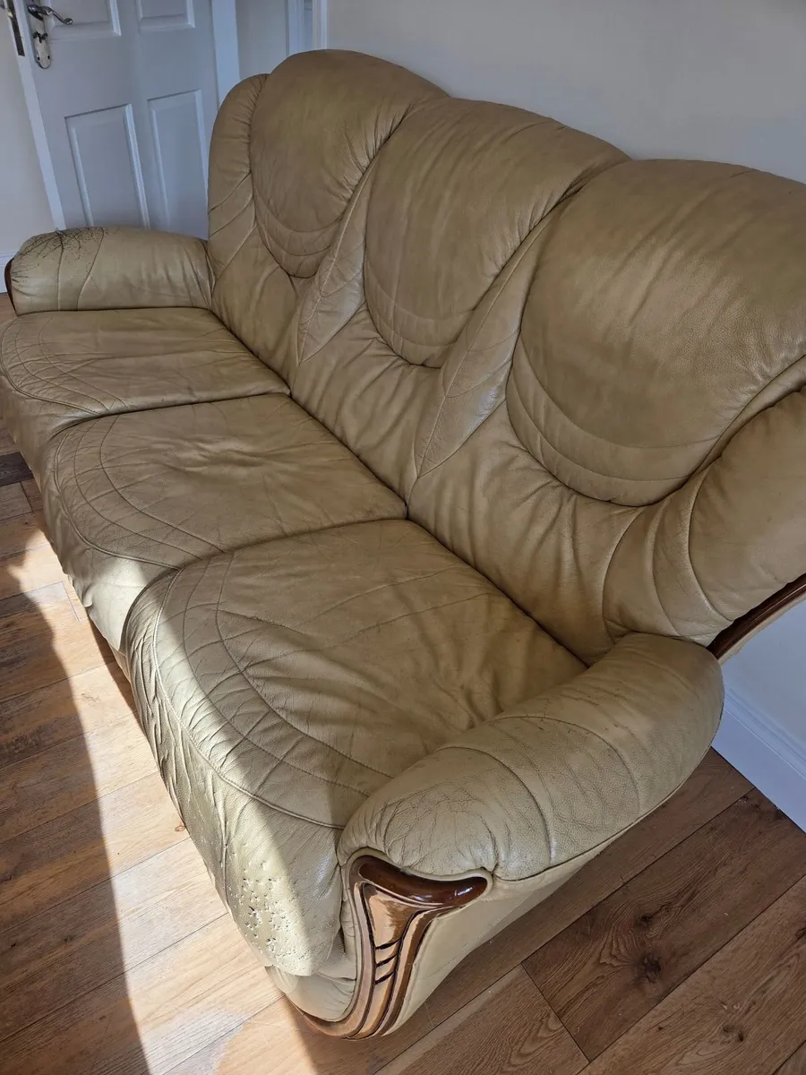 3 piece suite of furniture - Image 1