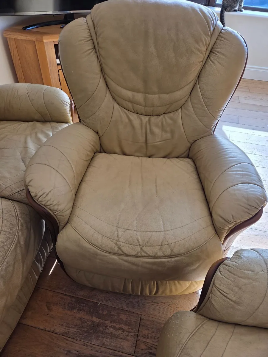 3 piece suite of furniture - Image 2