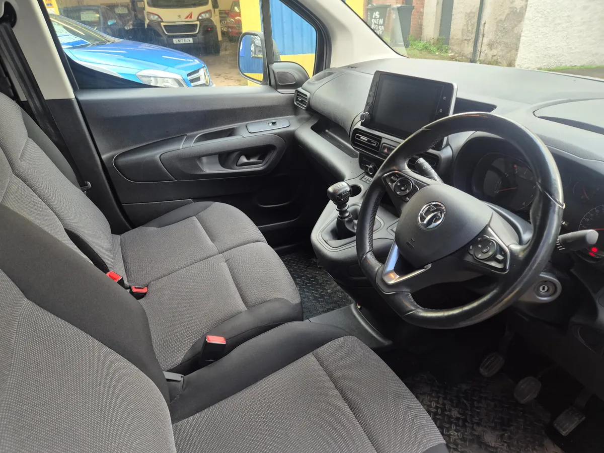 Vauxhall Combo 2022 - Image 2