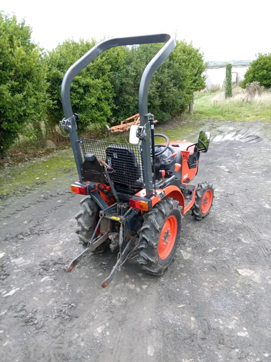 Compact tractor - Image 1