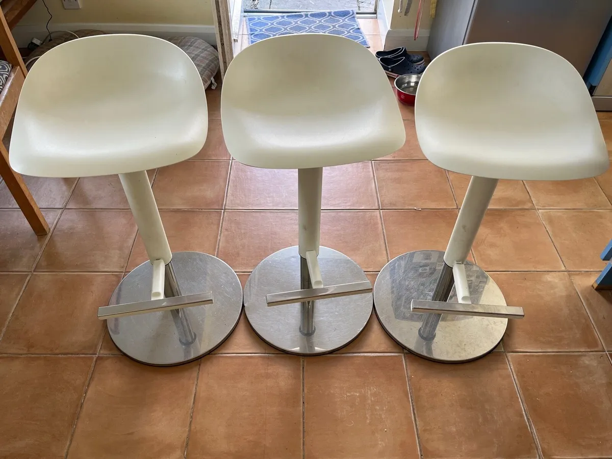 3 adjustable bar stools - Image 1