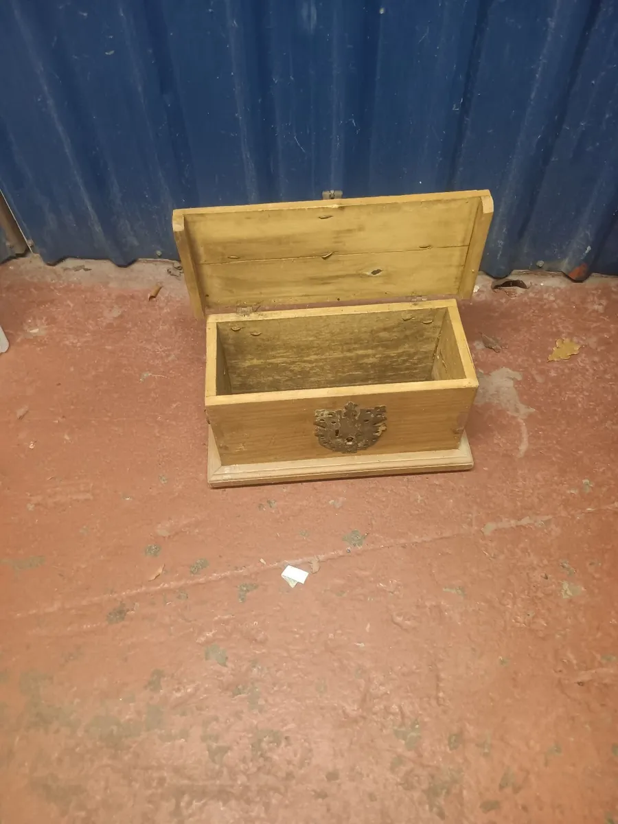 Mexican pine storage box - Image 1