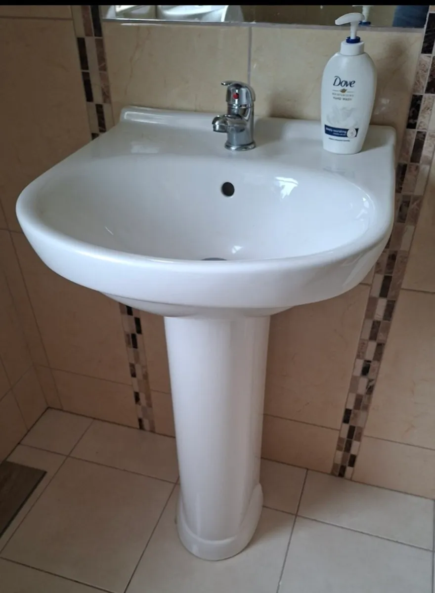 Sonas basin & full pedestal sink - Image 1