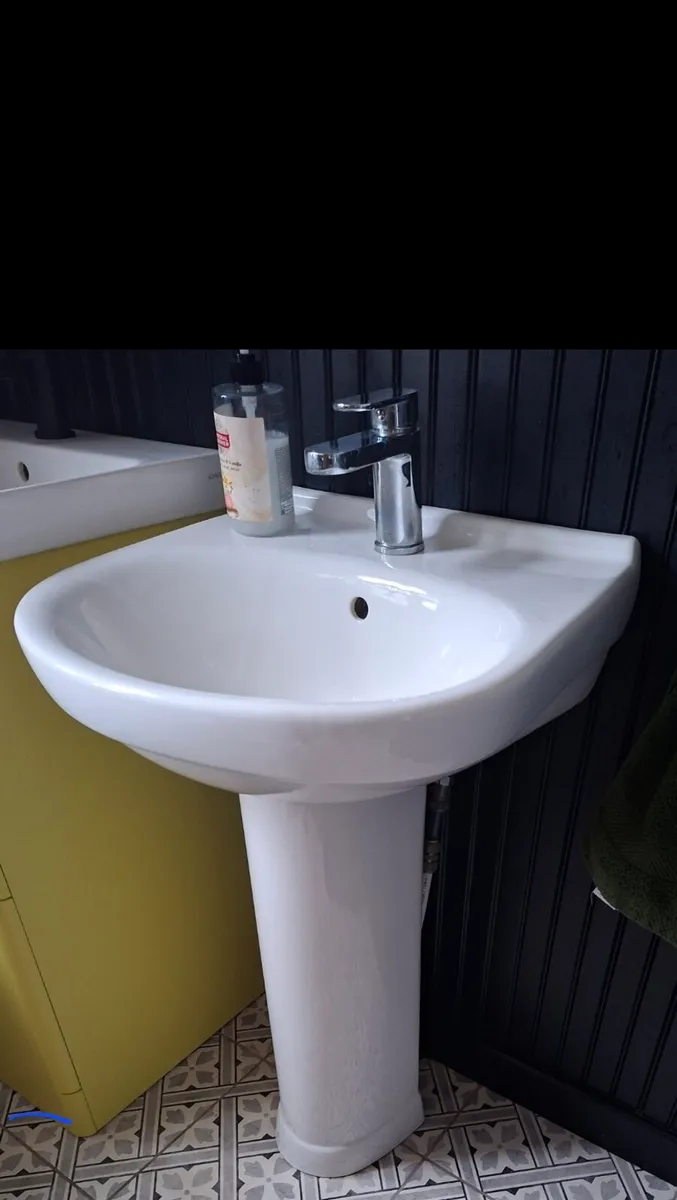 Sonas basin & full pedestal sink - Image 2
