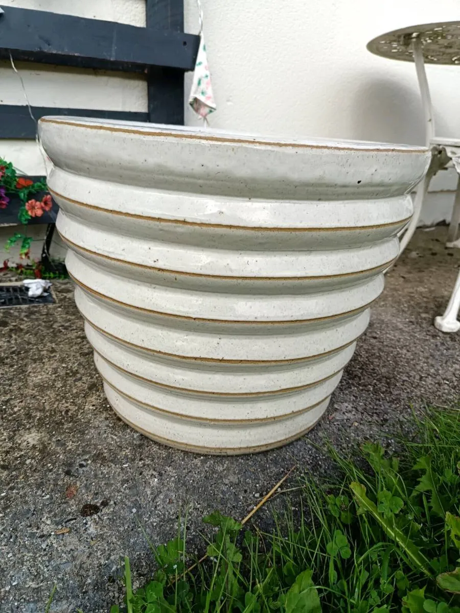 Plant pot - Image 1