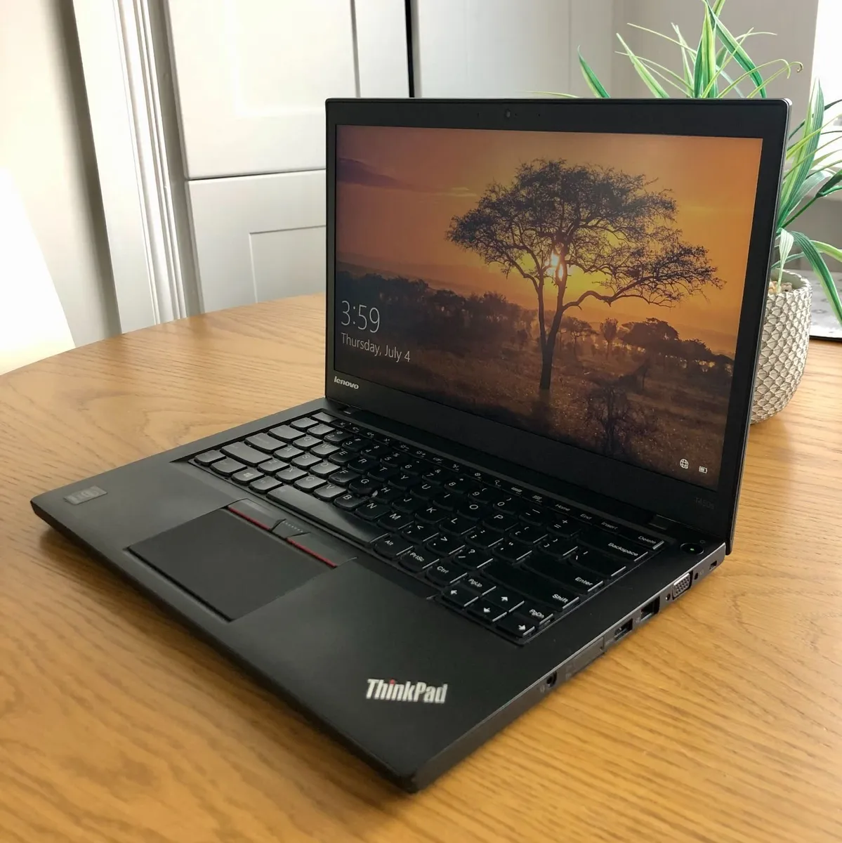 LENOVO Thinkpad. 14in Screen - Image 3