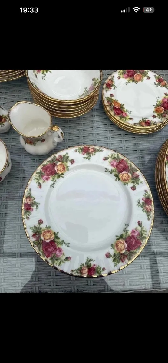 Royal Albert. Old Country Roses 89 piece set - Image 2