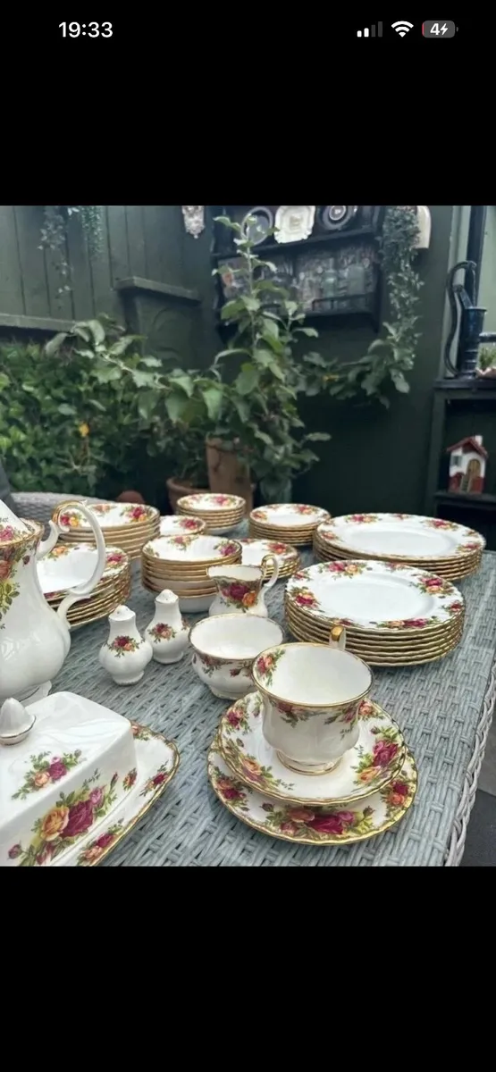 Royal Albert. Old Country Roses 89 piece set - Image 3