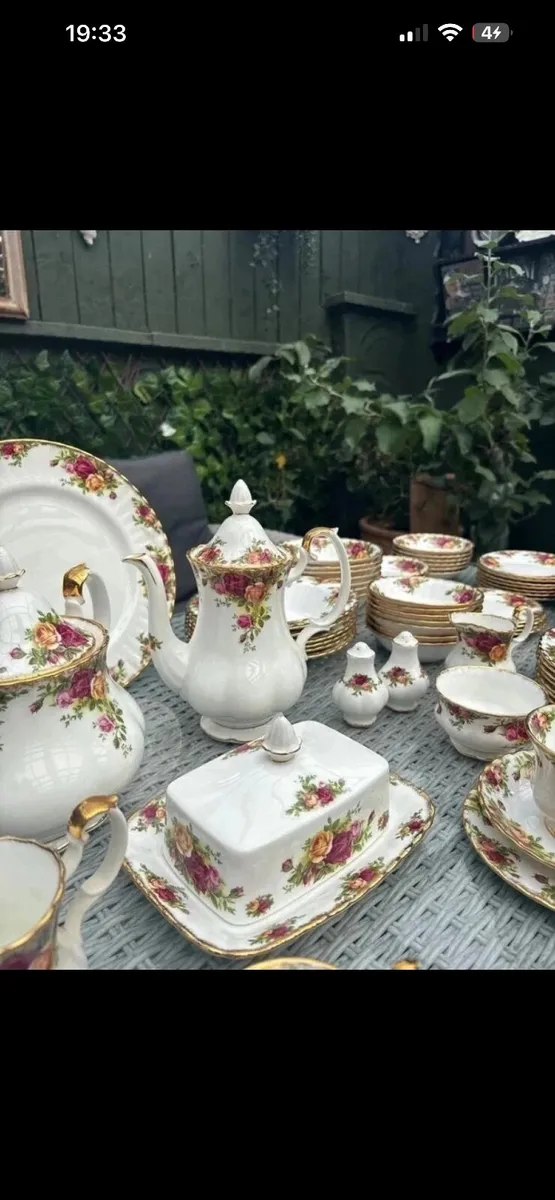 Royal Albert. Old Country Roses 89 piece set - Image 4